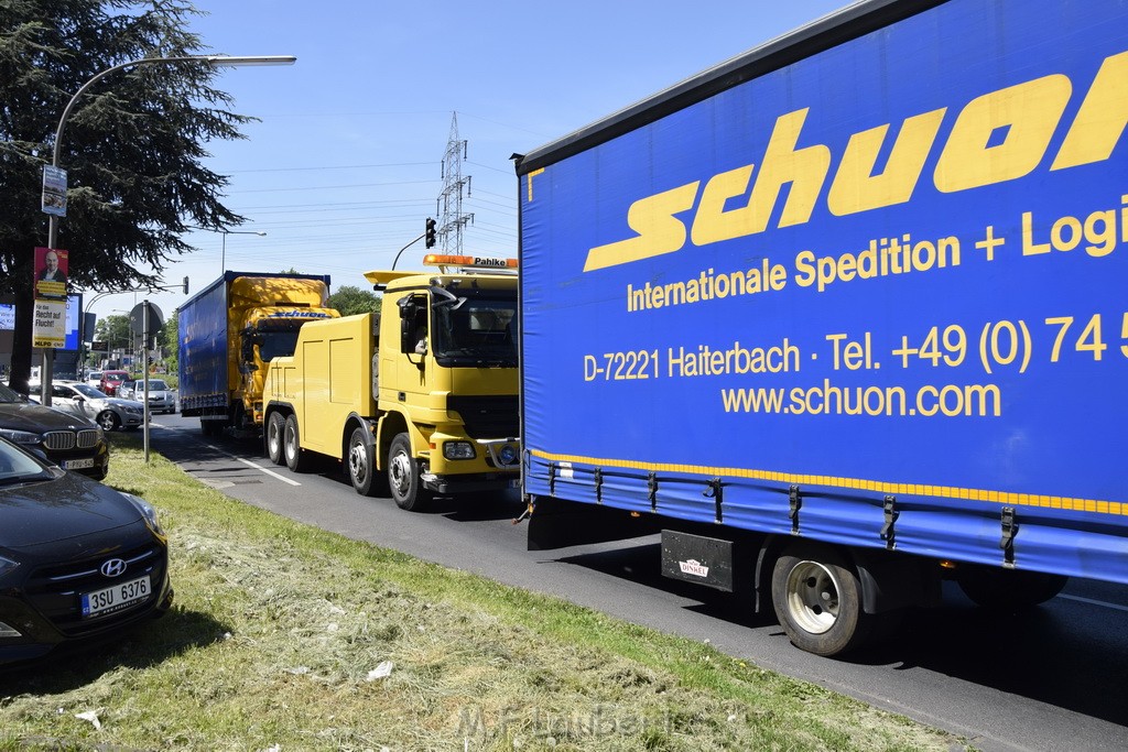 LKW in Boeschung A 3 Rich Frankfurt Hoehe Roesrath Lohmar P277.JPG - Miklos Laubert